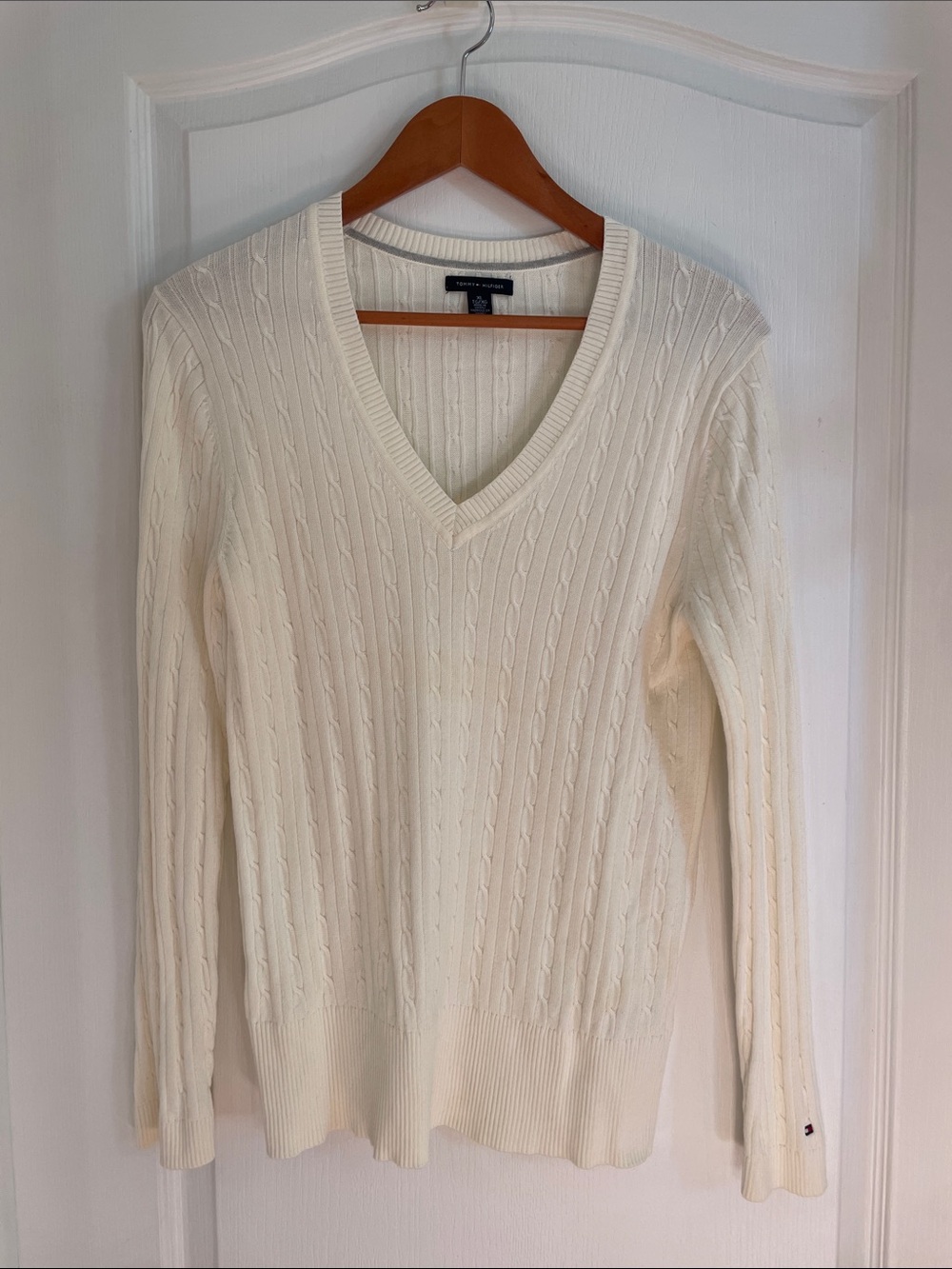 Tommy Hilfiger Women's Cream Cable V-Neck Sweater
